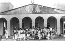 Padrinho Sebastião e grupo em frente a Igreja Cinco Mil - 1983